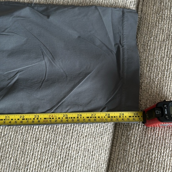 Mountain Hardwear Gray light weight golf / hiking pant -size 40 - Picture 11 of 12